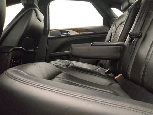 Used 2017 Lincoln MKZ Reserve FWD image 18