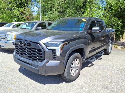 Used 2023 Toyota Tundra SR5 w/ SR5 Premium Package AWD/4WD image 2