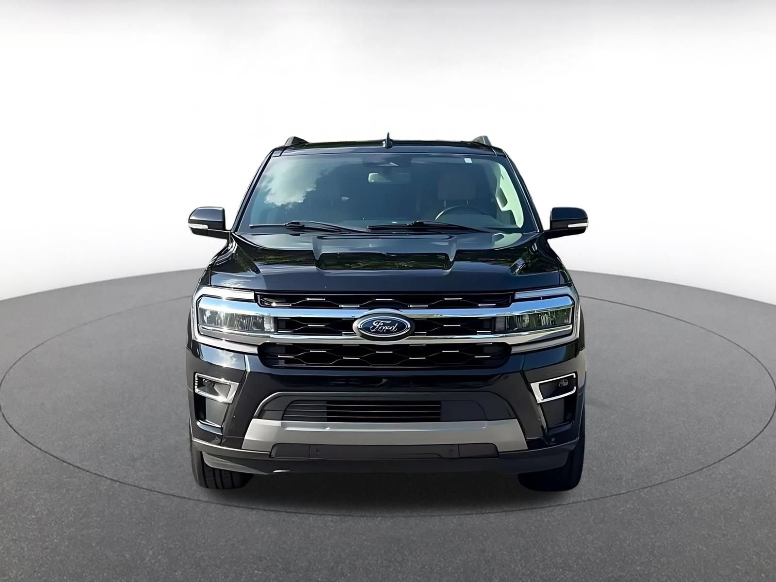 Used 2024 Ford Expedition Limited AWD/4WD image 4