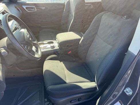 Used 2017 Nissan Pathfinder SV w/ Trailer Tow Package image 9