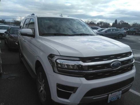 Used 2024 Ford Expedition Limited image 11