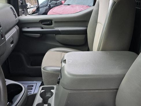Used 2015 Nissan NV 2500 SV w/ Side & Curtain Airbag Package image 16