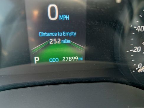 Used 2024 Toyota Sienna XLE FWD image 19