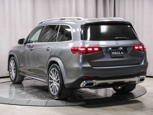 Used 2025 Mercedes-Benz GLS 450 4MATIC image 2