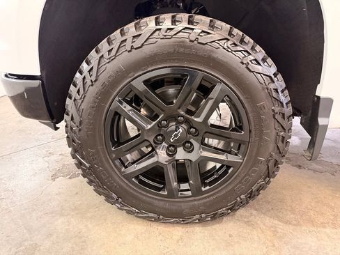 Used 2024 Chevrolet Silverado 1500 LT Trail Boss w/ Convenience Package II AWD/4WD image 15