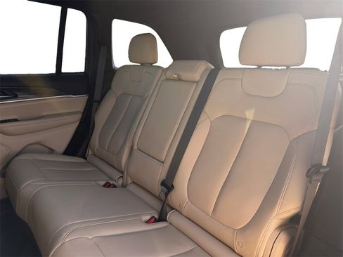 Used 2024 Jeep Grand Cherokee Limited image 16