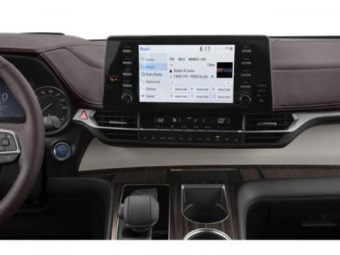 Used 2021 Toyota Sienna Limited image 10