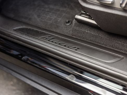 Certified 2026 Porsche Macan AWD/4WD image 21