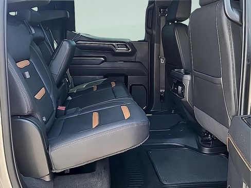 Used 2022 GMC Sierra 1500 AT4 w/ AT4 Preferred Package AWD/4WD image 11