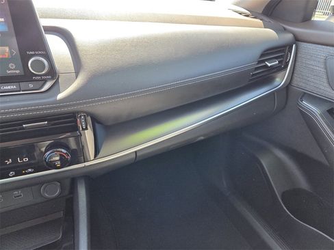 Used 2021 Nissan Rogue SV image 26