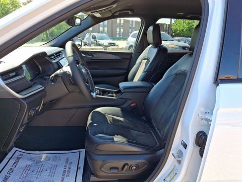 Certified 2023 Jeep Grand Cherokee Altitude image 13