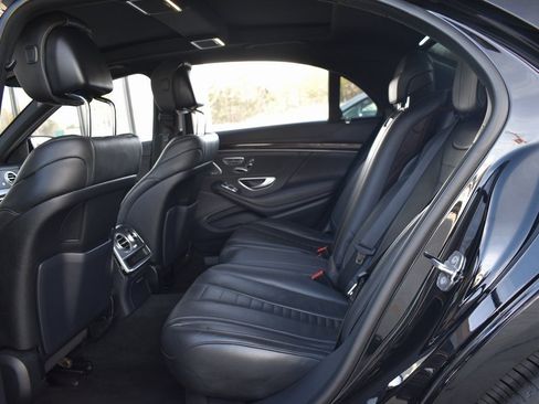 Used 2020 Mercedes-Benz S 560 4MATIC Sedan w/ Premium Package image 16