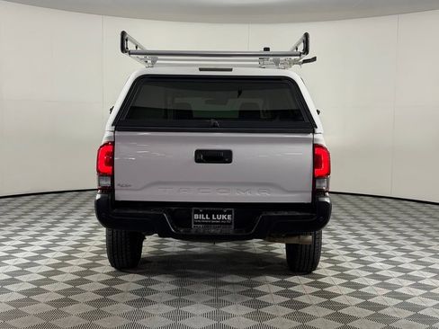 Used 2022 Toyota Tacoma SR RWD image 5