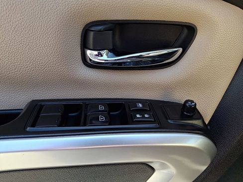 Used 2017 Nissan Titan SV image 14