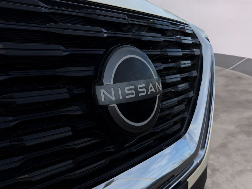 Used 2023 Nissan Rogue SV w/ SV Premium B Package FWD image 10