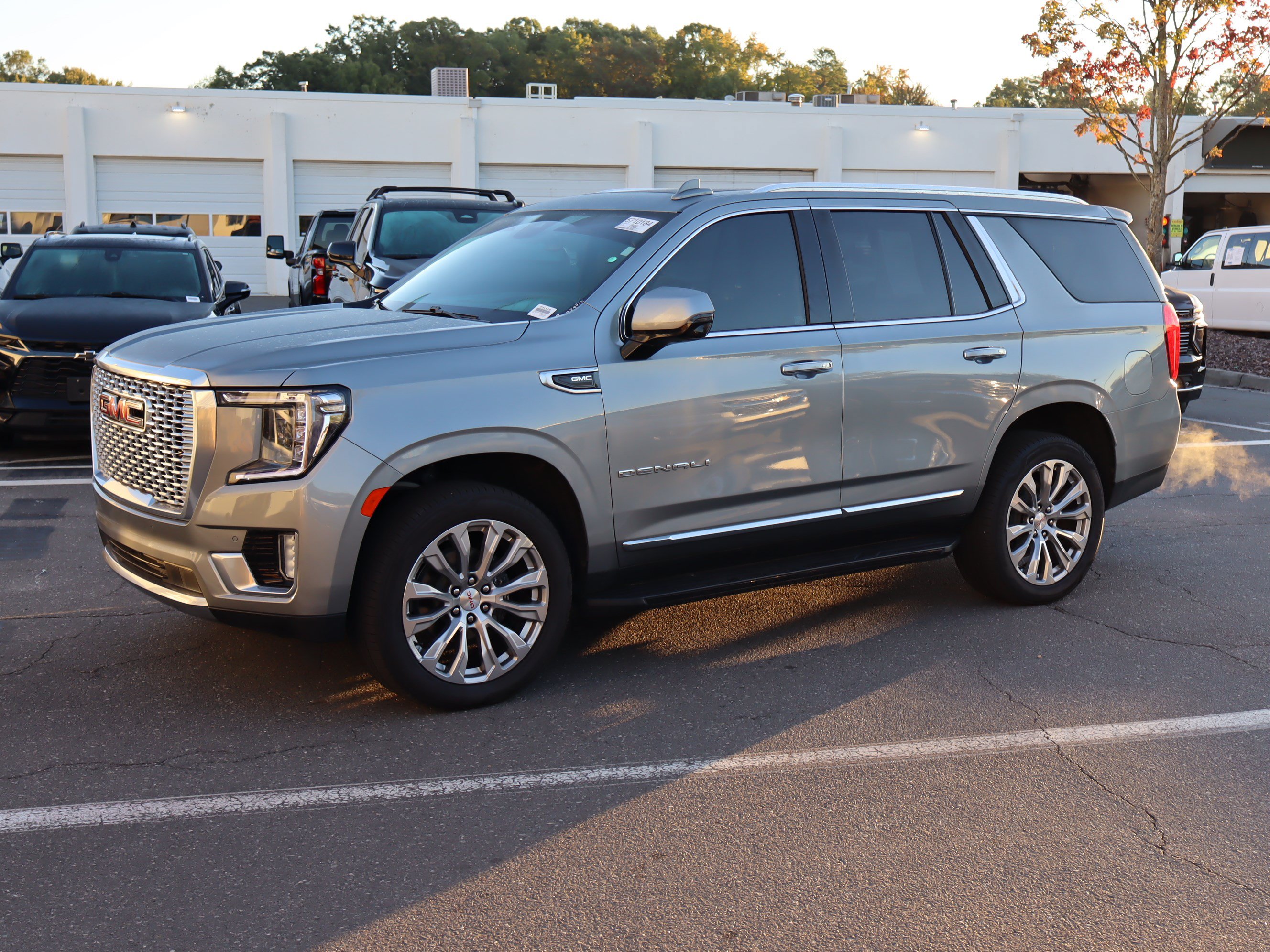Used 2024 GMC Yukon Denali RWD image 5