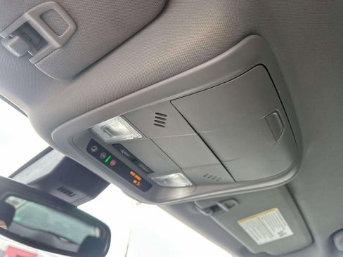 Used 2024 GMC Terrain SLE image 32