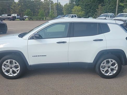 Certified 2025 Jeep Compass Sport AWD/4WD image 2