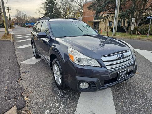 Used 2013 Subaru Outback 2.5i Premium w/ All-Weather Pkg image 3