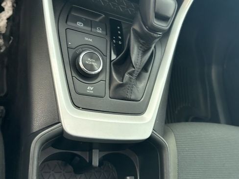 Used 2023 Toyota RAV4 LE image 19