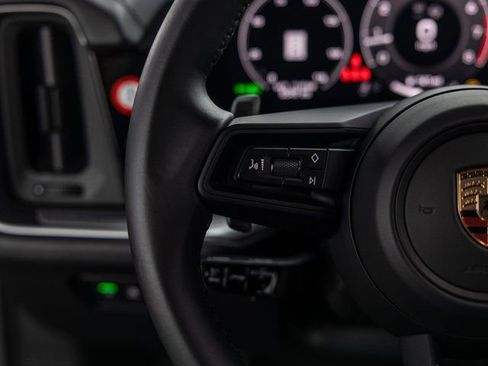 Certified 2025 Porsche Cayenne Coupe image 45