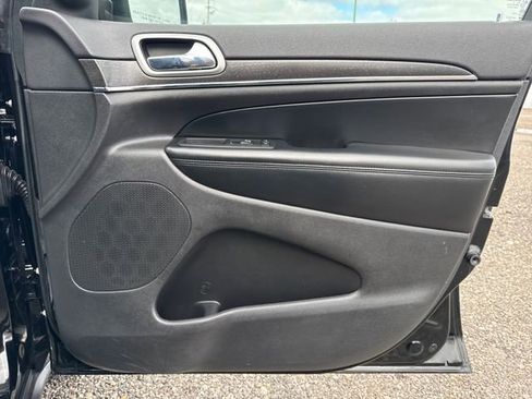 Used 2018 Jeep Grand Cherokee Limited image 25