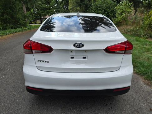 Used 2017 Kia Forte LX image 4