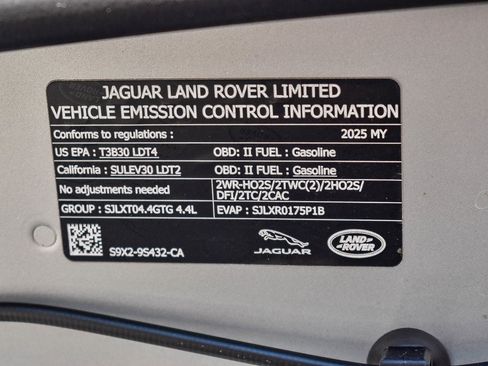 Used 2025 Land Rover Range Rover SE image 28