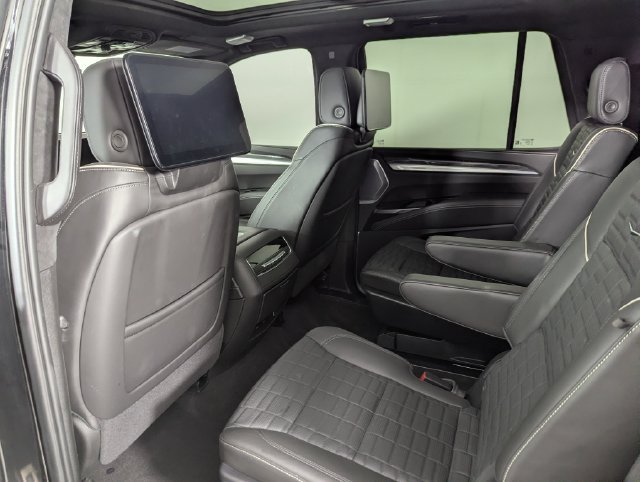 Used 2025 Cadillac Escalade V AWD/4WD image 18