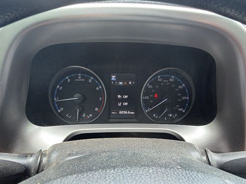 Used 2018 Toyota RAV4 LE FWD image 31