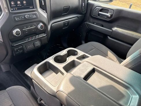 Used 2022 GMC Sierra 2500 Pro w/ Convenience Package image 24