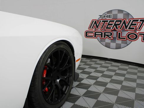 Used 2017 Dodge Challenger SRT Hellcat image 30