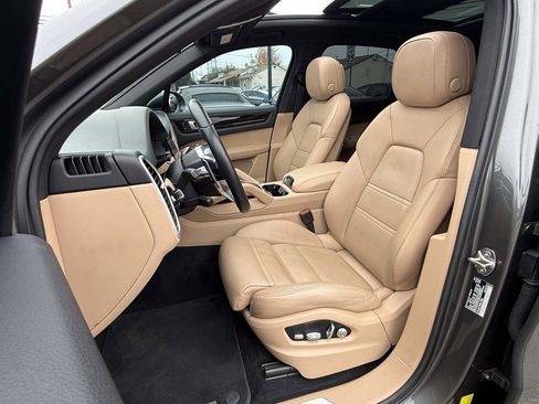 Used 2019 Porsche Cayenne image 4