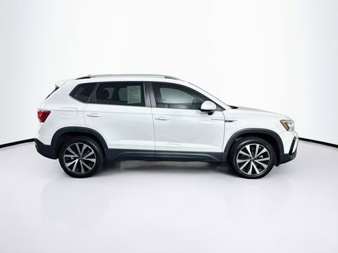 Used 2023 Volkswagen Taos SE w/ Panoramic Sunroof Package FWD image 10