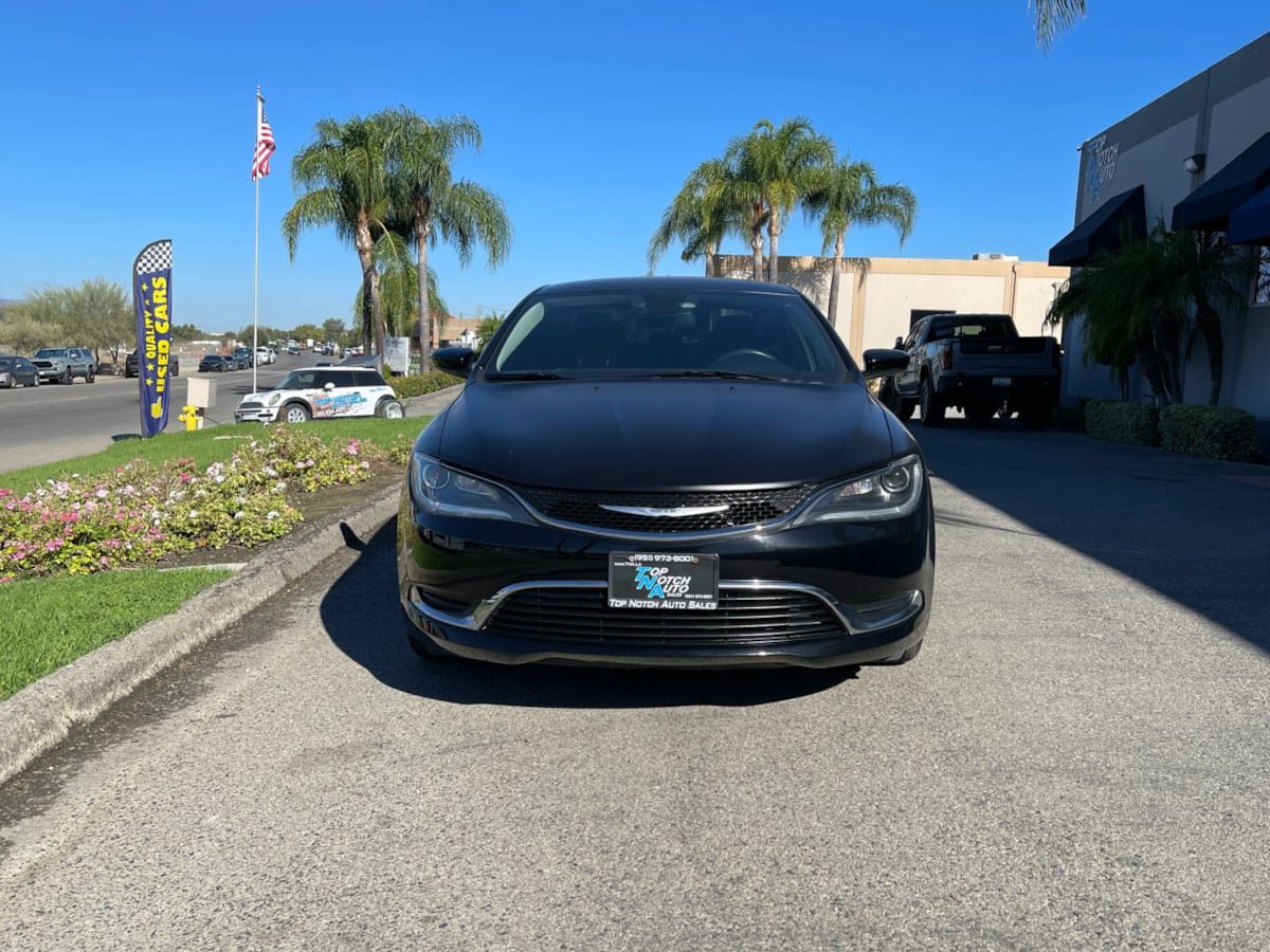 Used 2015 Chrysler 200 Limited FWD image 2