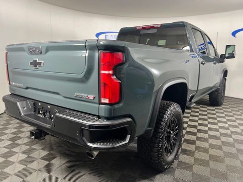 Used 2025 Chevrolet Silverado 2500 ZR2 w/ Technology Package AWD/4WD image 6