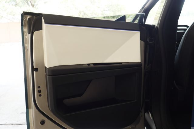 Used 2024 Tesla Cybertruck AWD Crew Cab image 33