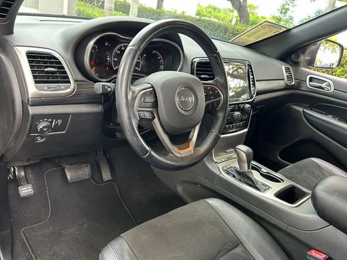 Used 2019 Jeep Grand Cherokee Laredo w/ Laredo X Package RWD image 18