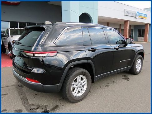 Certified 2023 Jeep Grand Cherokee Laredo w/ Trailer Tow Prep Group (B) image 7