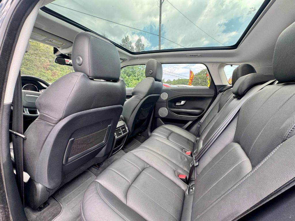 Used 2019 Land Rover Range Rover Evoque SE AWD/4WD image 9