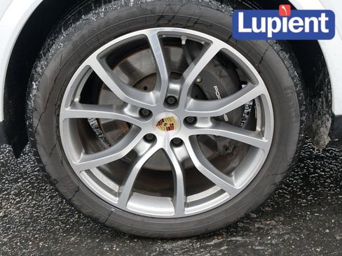 Used 2021 Porsche Cayenne Base image 11