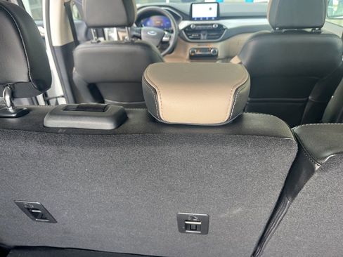 Used 2022 Ford Escape SEL w/ Technology Package image 13