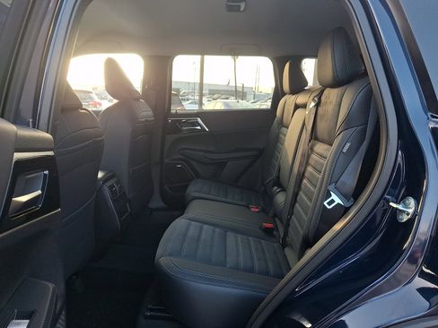 New 2026 Mitsubishi Outlander SE image 9