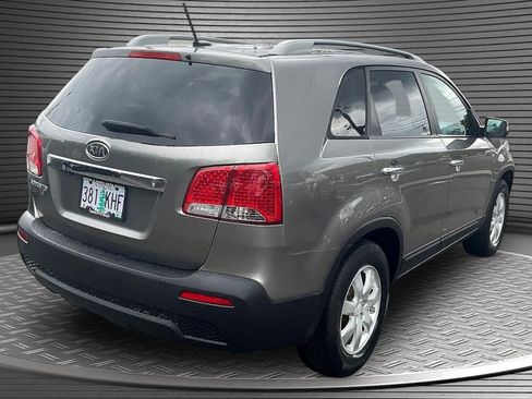 Used 2011 Kia Sorento 2WD w/ Convenience Pkg image 6