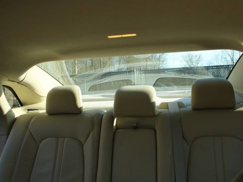 Used 2013 Lincoln MKZ image 28