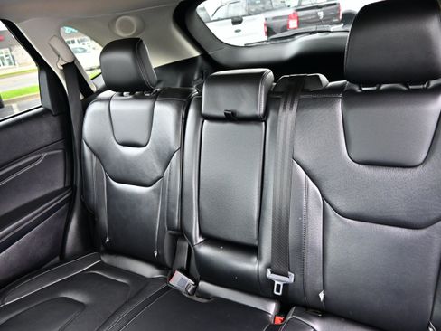 Used 2019 Ford Edge Titanium w/ Cold Weather Package AWD/4WD image 24