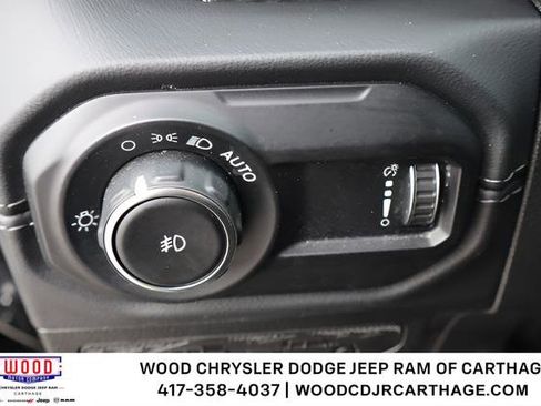 Used 2025 Jeep Wrangler Unlimited Rubicon AWD/4WD image 17