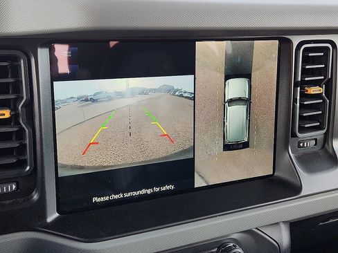 Used 2022 Ford Bronco Badlands image 8