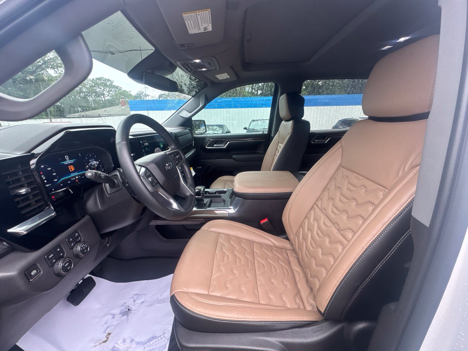 Used 2024 Chevrolet Silverado 1500 LT Trail Boss w/ LT Trail Boss Premium Package AWD/4WD image 14