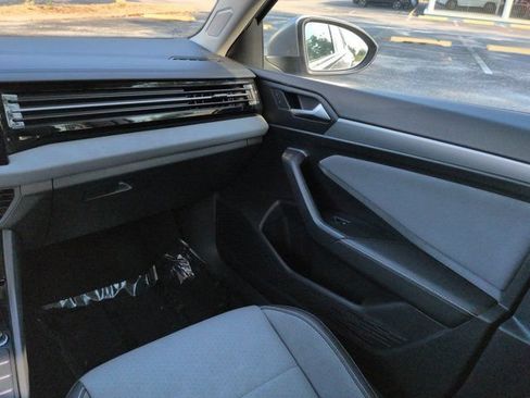 Used 2025 Volkswagen Jetta SE FWD image 15